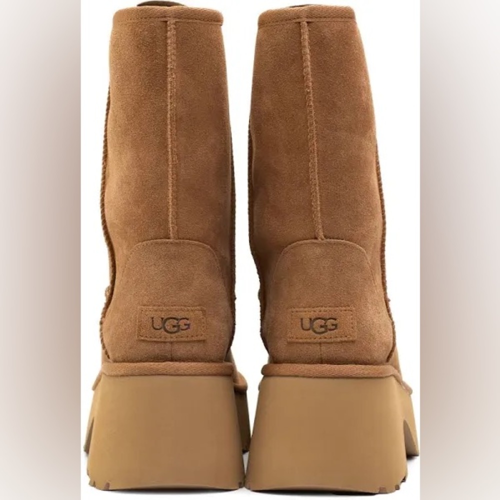 UGG NWT
Women's Classic Short New Heights Booties - Picture 9 of 16